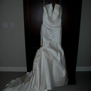 Brand New Wedding Dress - Heidi Elnora Atelier Metta Renae